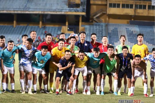 Tiền đạo ĐT Việt Nam chấn thương nặng; Lịch sử đối đầu của Hà Lan với Anh trước bán kết