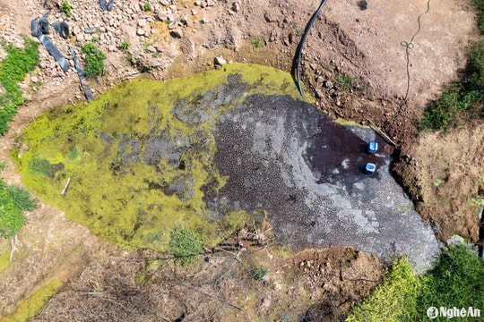 Đi tìm thủ phạm treo 'bom bẩn' lơ lửng đầu nguồn nước khe Sào