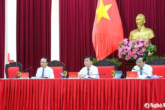 Kỳ họp thứ 21, HĐND tỉnh Nghệ An khóa XVIII tiến hành thảo luận tại hội trường