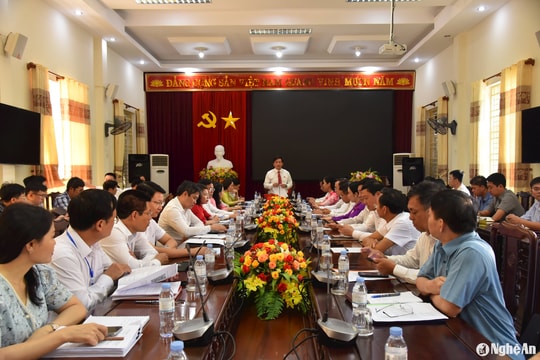 'Nóng' vấn đề nước sạch, xử lý rác thải nông thôn