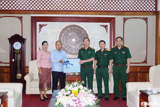 Thứ trưởng Bộ Quốc phòng Lào thăm Bộ Chỉ huy Quân sự tỉnh Nghệ An