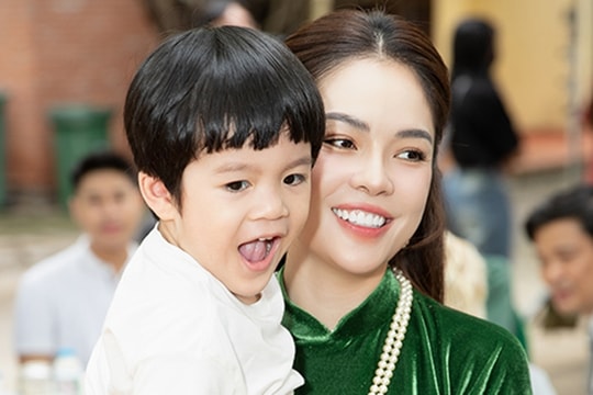 Dương Cẩm Lynh mang con lên phim trường, trở lại sau biến cố