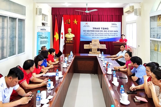 Tiếp nhận 720 hộp thực phẩm bảo vệ sức khỏe cho người dân huyện Kỳ Sơn