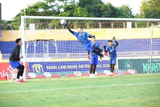 Tương lai nào cho cựu thủ môn Sông Lam Nghệ An Lê Văn Hùng?