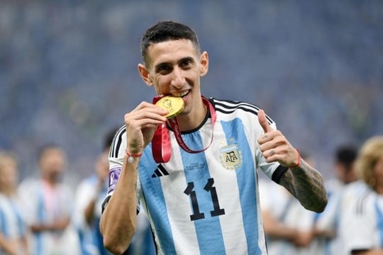 Đội mới lên hạng V-League gia hạn 2 năm với HLV trưởng; Di Maria khóc khi nhận quà tạm biệt đội tuyển Argentina từ Messi