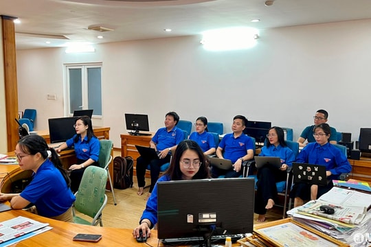 Chi đoàn Báo Nghệ An sinh hoạt chuyên đề về ứng dụng công nghệ làm báo hiện đại