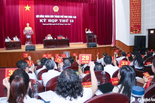 Khai mạc Kỳ họp thứ 13, HĐND thành phố Vinh khoá XXII