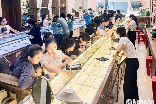 Các tiệm vàng ở Nghệ An tạm ngừng giao dịch vàng miếng SJC?