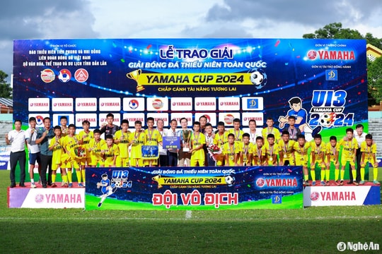 U13 Sông Lam Nghệ An nhận thưởng lớn sau khi bảo vệ thành công chức Vô địch U13 Quốc gia