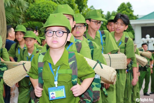 Khai giảng và xuất quân chương trình ‘Học làm chiến sĩ Công an’ năm 2024