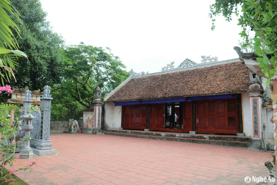 Nét đẹp cổ kính của đền Hoàng Tá Thốn trên quê lúa