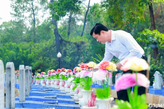 Lãnh đạo tỉnh Nghệ An dâng hương, dâng hoa tri ân, tưởng niệm các Anh hùng liệt sĩ tại Quảng Trị