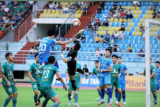 Mùa giải đáng nhớ của cựu thủ môn Sông Lam Nghệ An trong màu áo Phù Đổng Ninh Bình