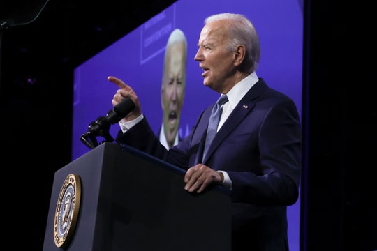 Ông Biden cam kết tái tranh cử ‘hết mình’, chỉ trích chính sách của ông Trump