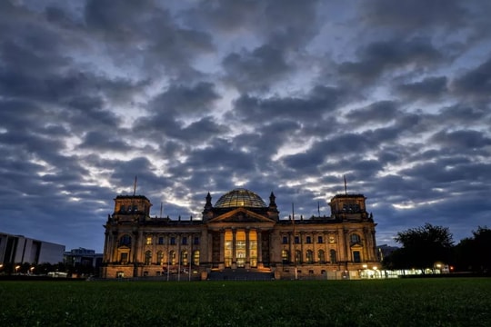 Nguy cơ Đức hứng chịu sự công kích của Mỹ về việc cắt giảm viện trợ cho Ukraine