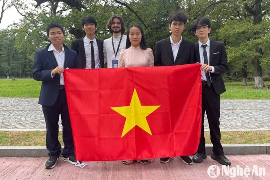 Nam sinh Trường THPT chuyên Phan Bội Châu giành Huy chương Bạc Olympic Vật lý châu Âu