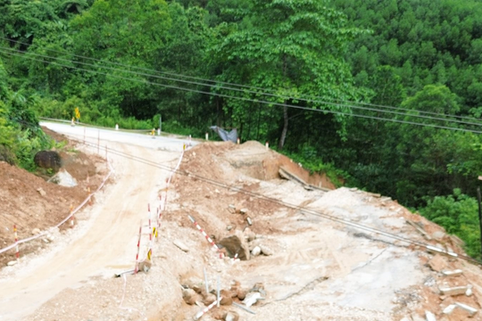 Xuất hiện thêm điểm sạt lở trên Quốc lộ 16
