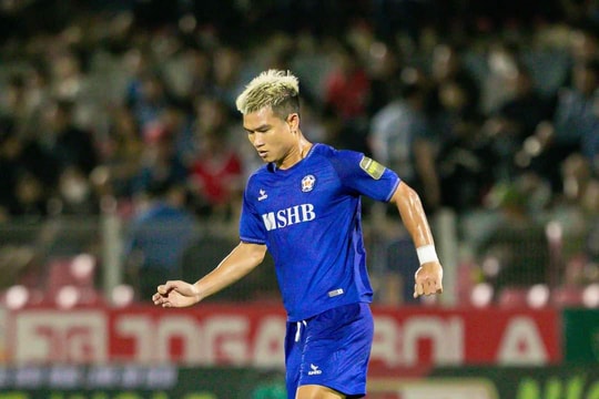 Cựu cầu thủ Sông Lam Nghệ An Võ Ngọc Toàn tiếp tục gắn bó với SHB Đà Nẵng