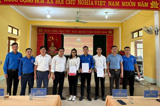 Niềm tự hào của những sinh viên ưu tú được kết nạp Đảng tại nơi hoạt động tình nguyện