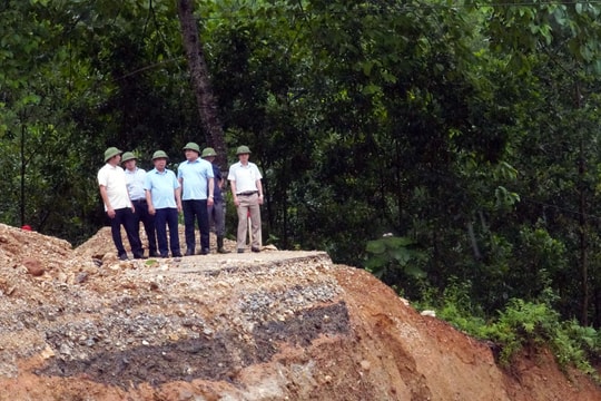 Phó Chủ tịch UBND tỉnh kiểm tra tình trạng sụt lún trên Quốc lộ 16 và tiến độ thi công các công trình thuỷ lợi