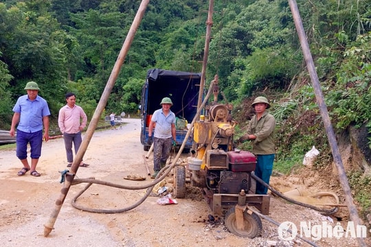 Khoan thăm dò địa chất tại điểm sụt lún Quốc lộ 16