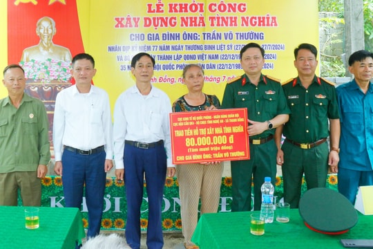 Bộ Chỉ huy Quân sự tỉnh trao hỗ trợ xây dựng Nhà tình nghĩa tại huyện Thanh Chương