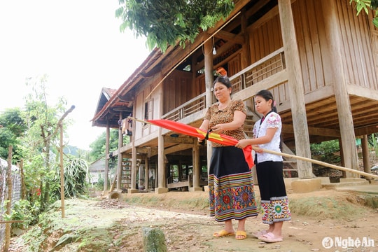 Người dân vùng cao Nghệ An treo cờ rủ tưởng nhớ Tổng Bí thư Nguyễn Phú Trọng