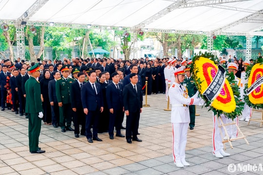 Đoàn đại biểu tỉnh Nghệ An viếng Tổng Bí thư Nguyễn Phú Trọng