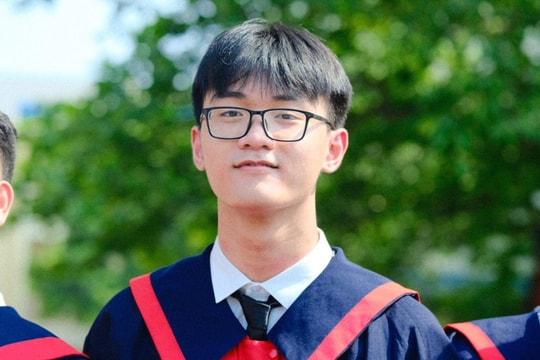 Thủ khoa tổ hợp Khoa học tự nhiên toàn quốc chia sẻ bí quyết thi đạt điểm cao