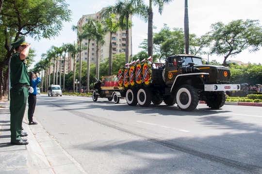 Nhân dân tiếc thương tiễn đưa Tổng Bí thư Nguyễn Phú Trọng đoạn đường cuối cùng