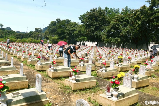Tháng Bảy về với Nghĩa trang liệt sĩ quốc tế Việt - Lào
