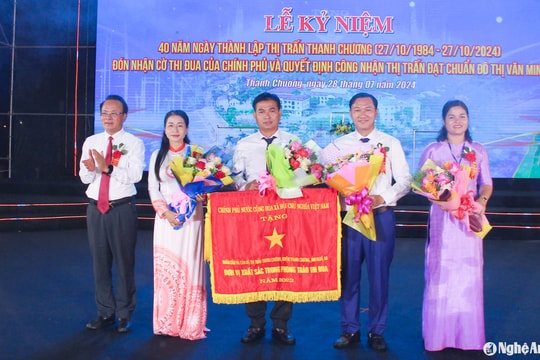 Thị trấn Thanh Chương đón nhận Cờ Thi đua xuất sắc của Chính phủ và công nhận đạt chuẩn đô thị văn minh