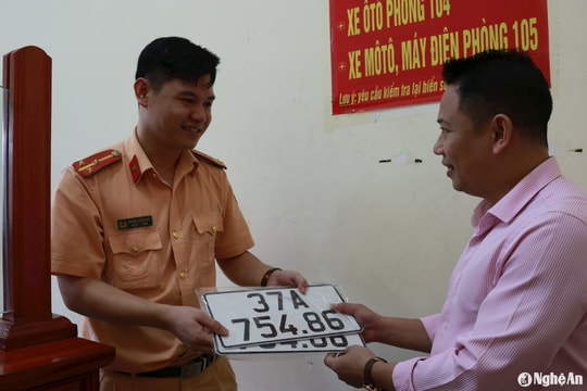 Từ ngày 1/8, người dân có thể bấm biển số xe online