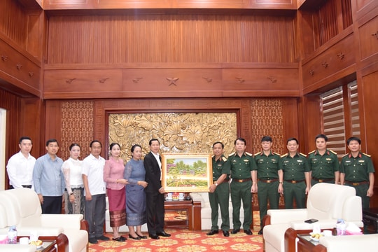 Thứ trưởng Bộ Quốc phòng Lào thăm, làm việc tại Bộ Tư lệnh Quân khu 4