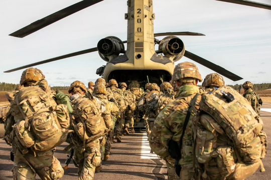 Ủy ban Quốc phòng Mỹ nói không thể cạnh tranh với Trung Quốc và Nga