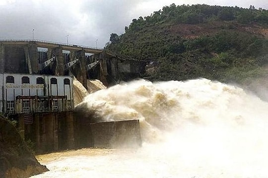 Vận hành điều tiết nước hồ chứa thủy điện Chi Khê, huyện Con Cuông