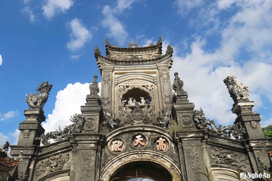 Kiến trúc độc đáo của nghi môn đẹp bậc nhất xứ Nghệ