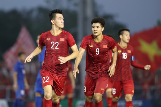 Bến đỗ bất ngờ của tiền đạo Hà Đức Chinh; Man United chiêu mộ thần đồng Đan Mạch