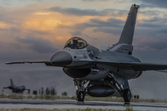 Những chiếc F-16 đầu tiên do Mỹ sản xuất đã đến Ukraine