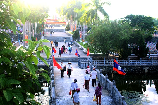 Anh Sơn đón hơn 23.000 lượt khách đến nghĩa trang liệt sĩ Quốc tế Việt - Lào