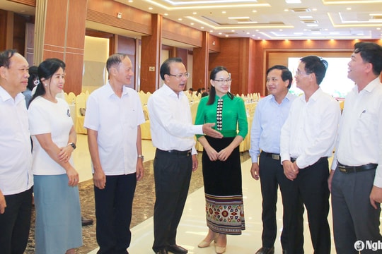 Thường trực HĐND tỉnh Nghệ An trao đổi kinh nghiệm với HĐND cấp huyện