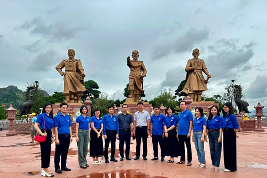 Đoàn Thanh niên Cơ quan Tỉnh uỷ Nghệ An tổ chức hoạt động về nguồn