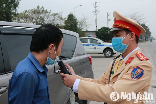 Vi phạm nồng độ cồn, 3 người đàn ông ở Nghệ An bị xử phạt hơn 100 triệu đồng