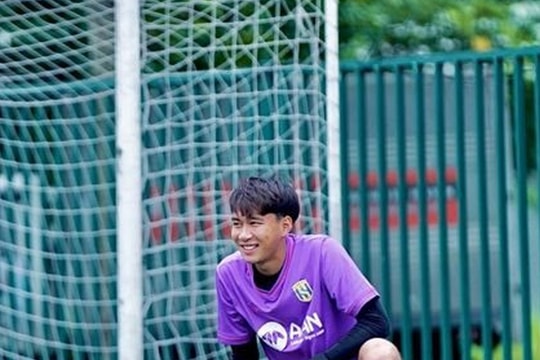 Vì sao CLB Hà Nội phải mượn thủ môn trẻ Sông Lam Nghệ An để đá V.League?