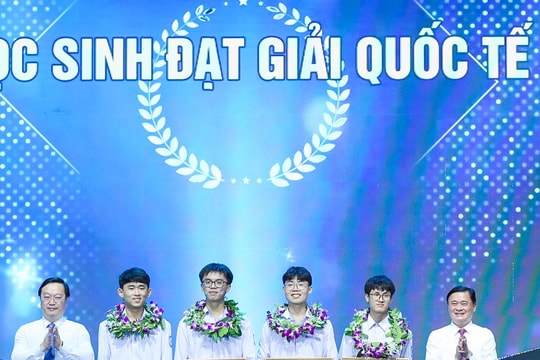 Tỉnh Nghệ An khen thưởng 64 học sinh đạt thành tích cao trong các kỳ thi tốt nghiệp THPT, quốc gia, quốc tế