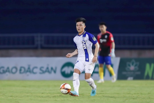 Cơ hội và thách thức ở xứ Quảng đối với cựu tiền vệ Sông Lam Nghệ An Đặng Văn Lắm