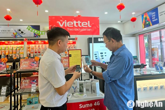 Viettel Nghệ An tích cực hỗ trợ người dân chuyển đổi từ mạng 2G lên 4G