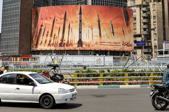 Politico: Iran có thể đang cân nhắc lại 'cuộc tấn công nhiều mũi' nhằm vào Israel