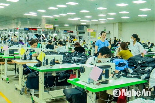 Người lao động ký kết nhiều hợp đồng lao động không xác định thời hạn có được không?