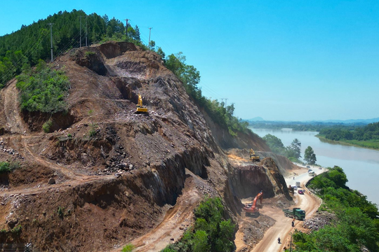 Phấn đấu đến cuối năm 2024, xử lý xong sạt lở núi Nguộc ở Nghệ An